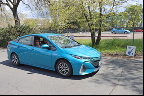 Teal blue Prius leaving start CP